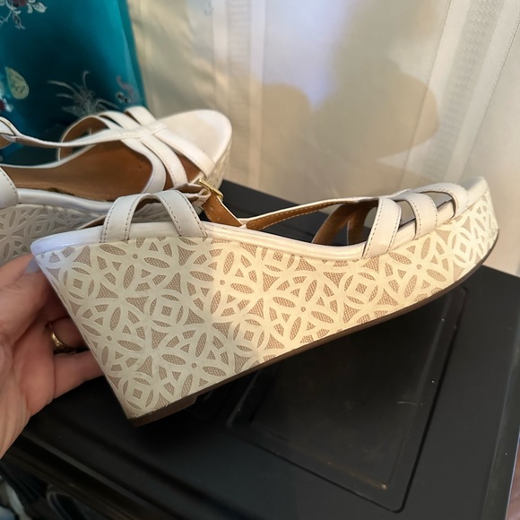 New! Clark’s White Leather Strappy Wedge Platform Heels - Picture 9 of 15